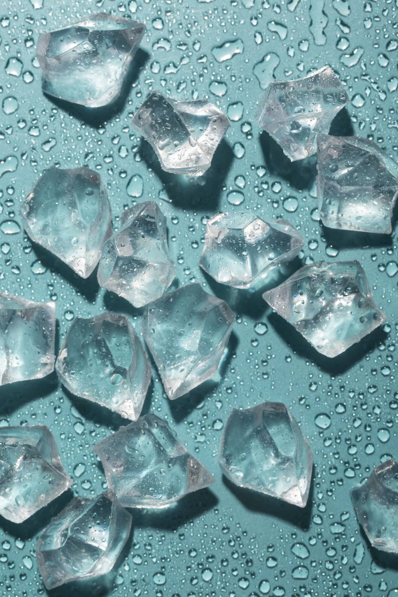 vue-de-dessus-des-glacons-nature-morte